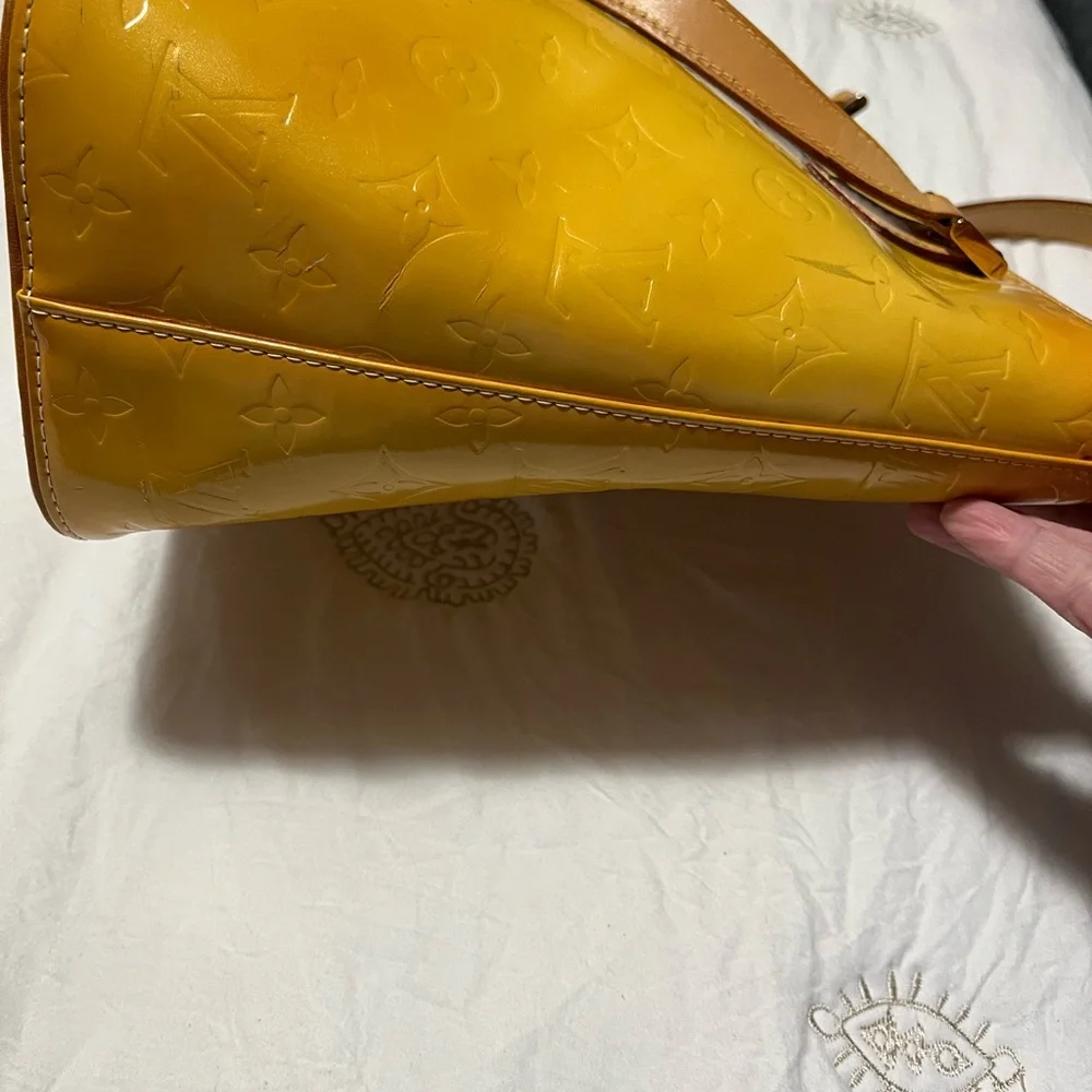 Louis Vuitton vernis yellow tote authentic COA is available - Picture 2 of 10